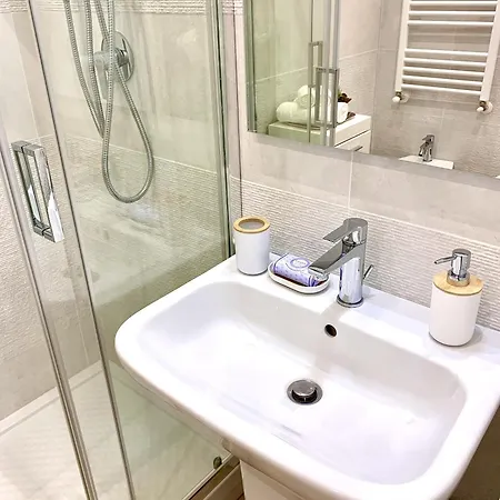 Metro Ponte Lungo Apartmán