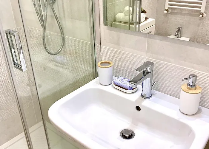 Metro Ponte Lungo Apartment